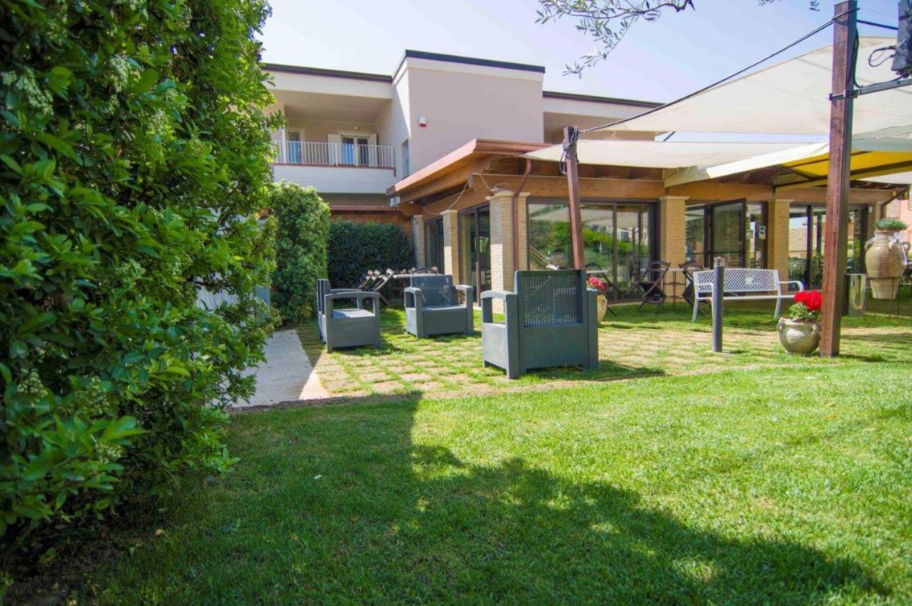 La Vecchia Fontana Del Convento Bed & Breakfast จูเลียโนวา ภายนอก รูปภาพ